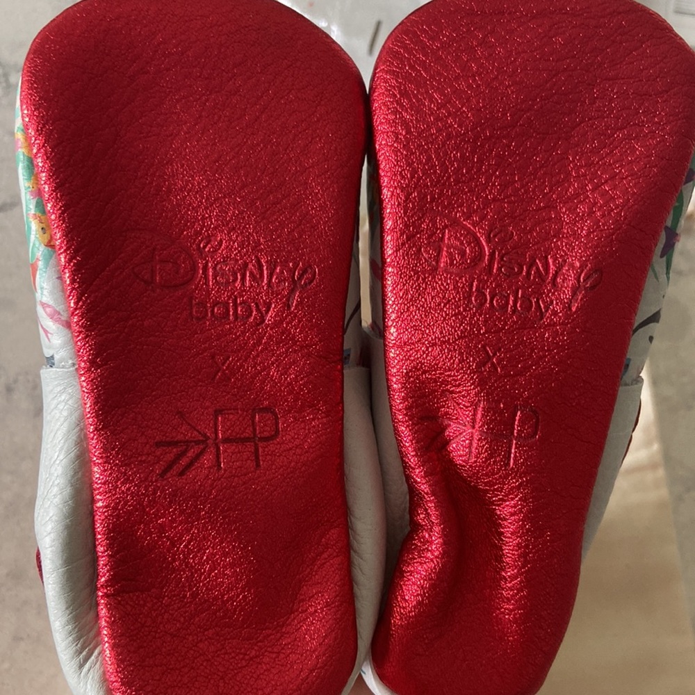 Disney Little Mermaid Freshly Picked leather Bow Moccasins size 6 - Picture 6 of 8
